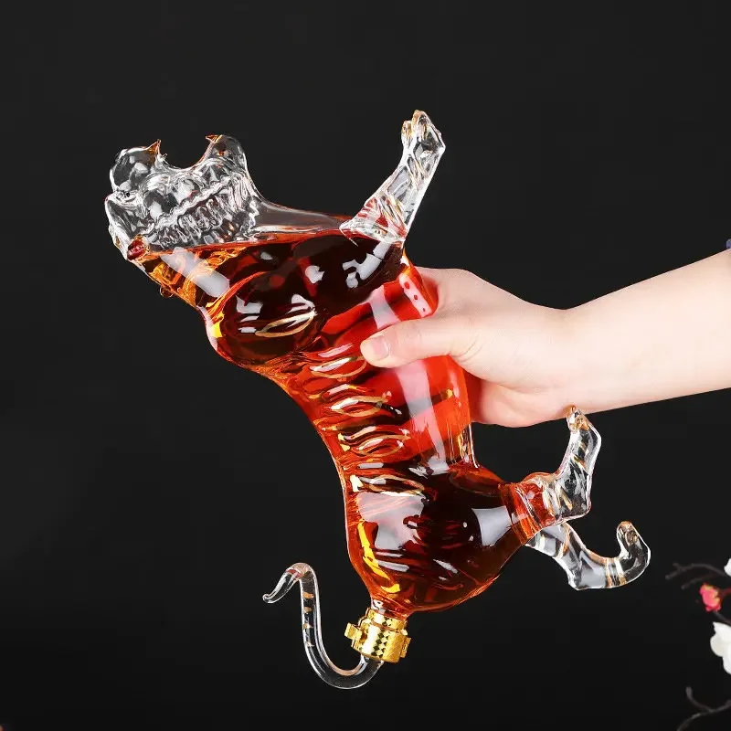 Yakışıklı kaplan şekilli hayva - Wine Beer Spirits incelemesi ve fiyatı